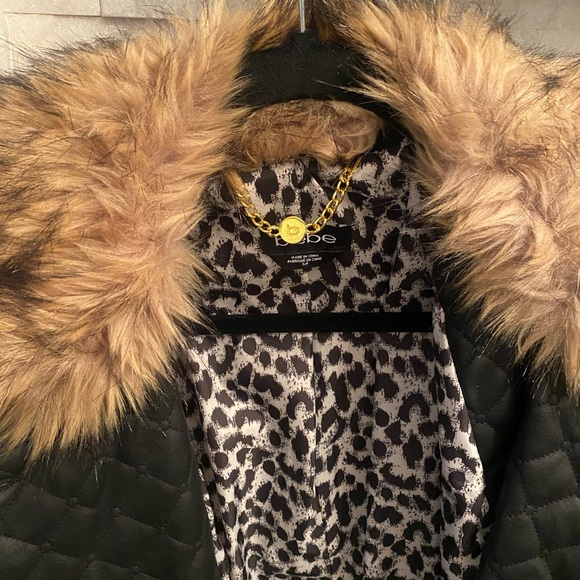 BEBE quilted jacket with faux fur trim and leopard lining - Picture 4 of 4